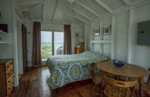 Cozy Beach Bungalow - Photo 4
