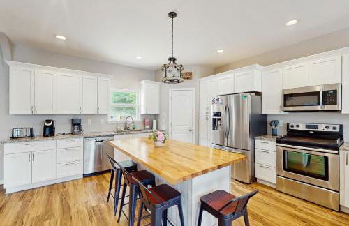 Fun on the Cove! Home with Dock and Foosball - Foto 10