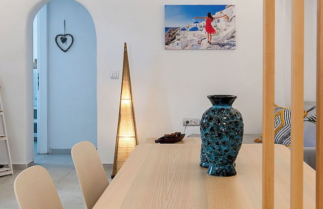 Santorini Villatzio Suites - Photo 29