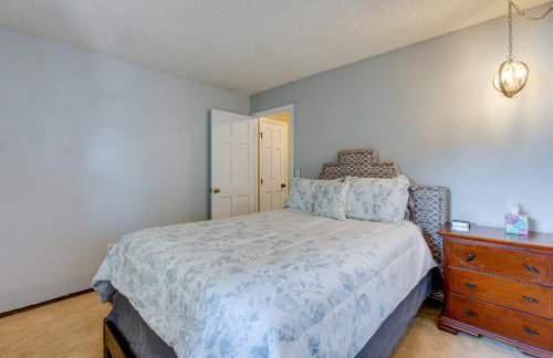 Spacious Aurora Retreat w/ Game Room + Hot Tub! - Foto 21