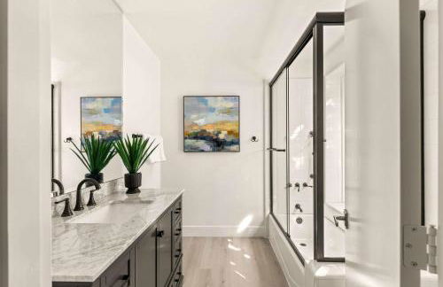 Pacific Perfection - Ocean Views Jacuzzi Walk to Beach and Dining - Photo 42