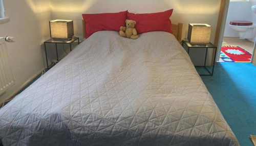 Ruhiges ganzes Apartment Self Check-in 45 m zwei Zimmer Groses Bad Badewanne Kochnische - Foto 2