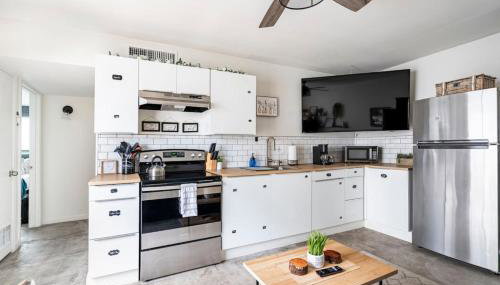 Bright 2BR Oasis Desert Charm and BBQ Nights - Foto 3, stove, pet friendly