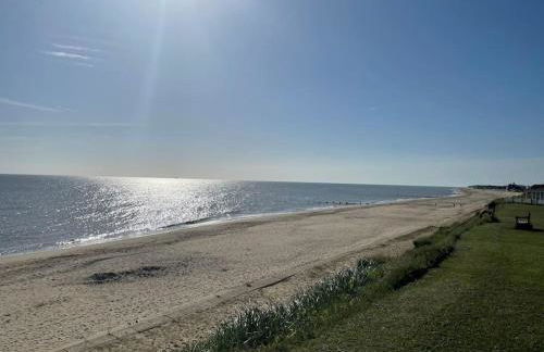 Stunning sea view beach front bungalow Bacton - Photo 10