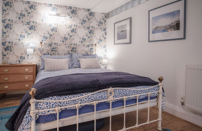 Goscar Court - 1 Bedroom Apartment - Tenby - Photo 3