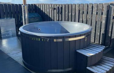 Carloway Self Catering, 5A Upper Carloway, Isle of Lewis, Outer Hebrides - Off grid, outdoor, wood fired hot tub and infra red sauna - Photo 19
