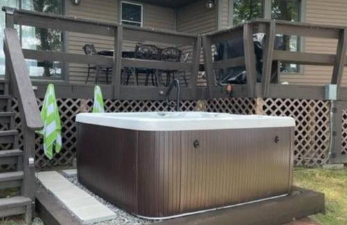 Lakeside Oasis with Kayaks, Hot Tub, & Fire Pit - Foto 39