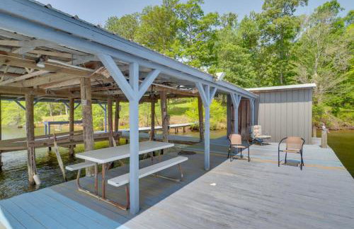 Beautiful Toledo Bend Retreat with Private Dock - Foto 32