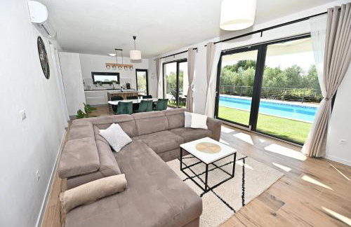 Villa Dasi s grijanim bazenom - Photo 8