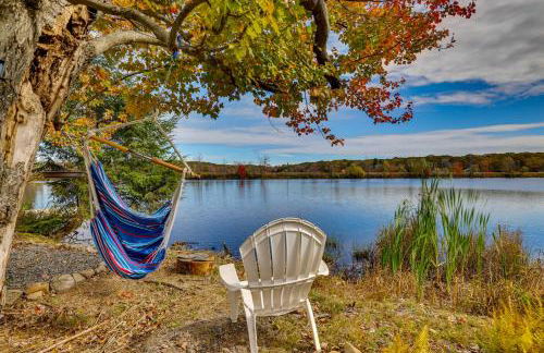 Lakefront Pocono Retreat with Hot Tub and Movie Hub - Foto 35