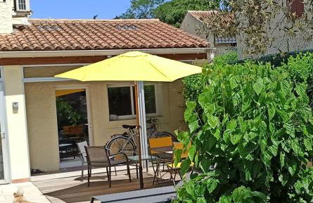 Maisonnette calme avec jardinet - Photo 1