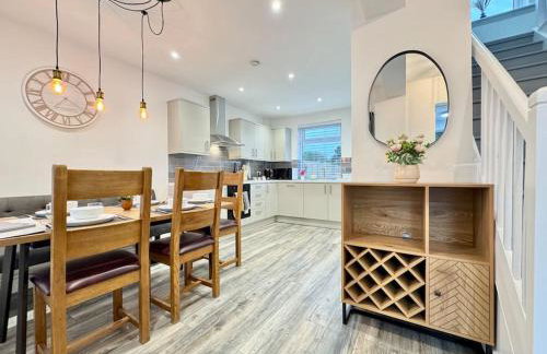 Modern 3 Bedroom Home - Free Driveway Parking - 6 Guests - Upstairs Bathroom and Downstairs WC - Foto 22