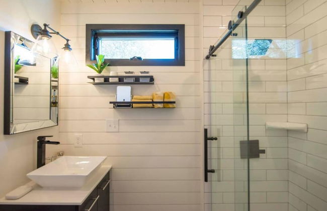 The Zephyr Tiny Container Home 12 min to Downtown Waco - Foto 6