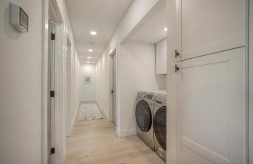 Sunflower Suite Modern Loft with Skyline Views - Foto 10