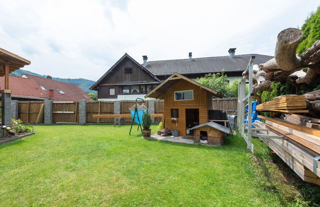 Modern Holiday Home in Pinsdorf With Garden - Photo 1