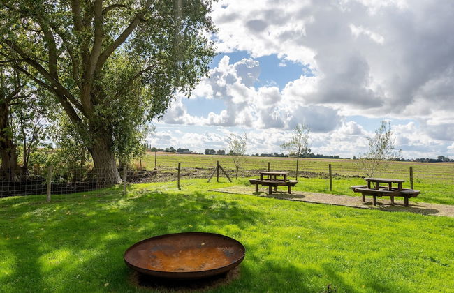 Peaceful Villa With Pond - Photo 38