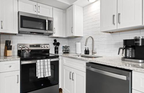 Renovated 1BR Upper Flat Modern King Suite - Foto 27