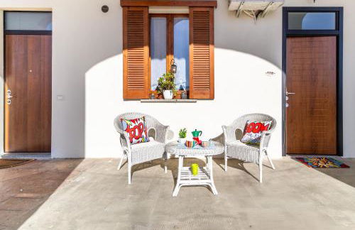 Black & White or Pop Art - Design Apartments with Parking & WiFi - Photo 55