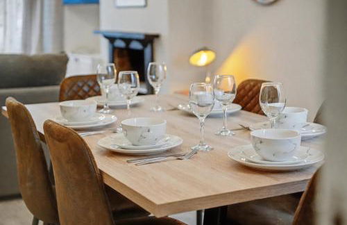 Countess House, Northampton - Stylish Modern 2-Bedroom House with Garden - Free Parking - Foto 14