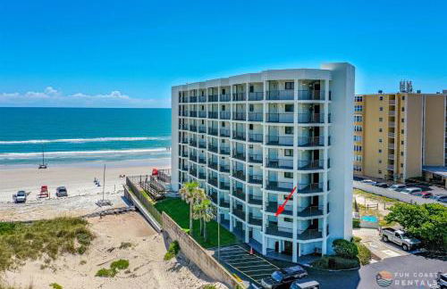 Ocean View Balcony just STEPS to the Beach with Pool, Parking and Wi-Fi! - Foto 25