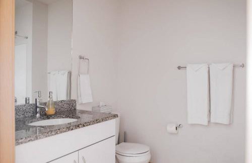 East Side 1BR Apt - Near Brady St and Fiserv with Balcony - Foto 12