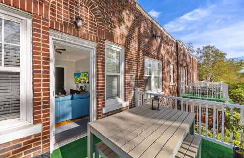 Vibrant and Cozy 2BR near Uptown with Balcony - Foto 13
