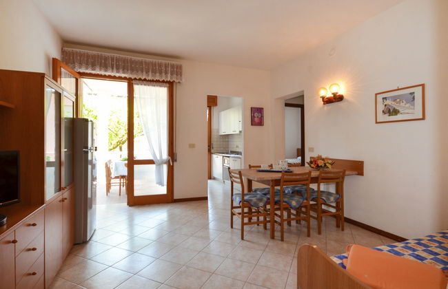 2 bedroom Apartment in Lignano Sabbiadoro with swimming pool and garden - Photo 7