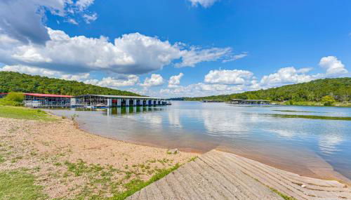 Cozy Cabin with Deck and Boat Launch Access in Lampe! - Foto 3