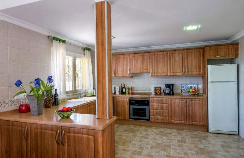 Villa Cabriel by Villa Plus - Photo 28