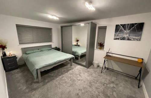 Modern 4 Bedroom Stylish Villa with out-door Hot Tub - Foto 20