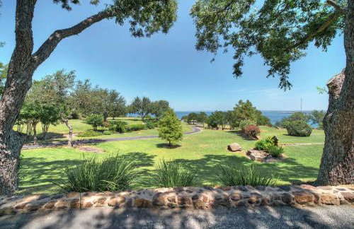 Luxurious Lakefront Estate: Spectacular Views, Expansive Grounds and Private Jetty - Foto 12