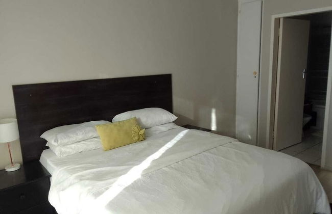 Central Sandton Apartment - Photo 8