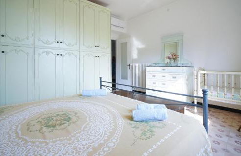 3 Bedroom Amazing Apartment In Avegno - Foto 28