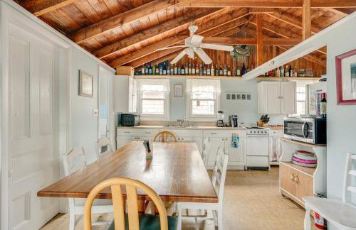 Rockport Cottage with Patio - Steps to Beach! - Foto 6