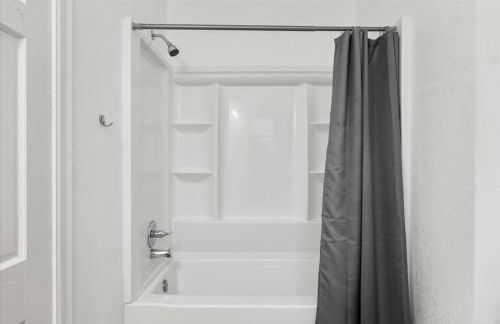 Evergreen Manor Private Pool 3BR No Stairs Retreat - Foto 48