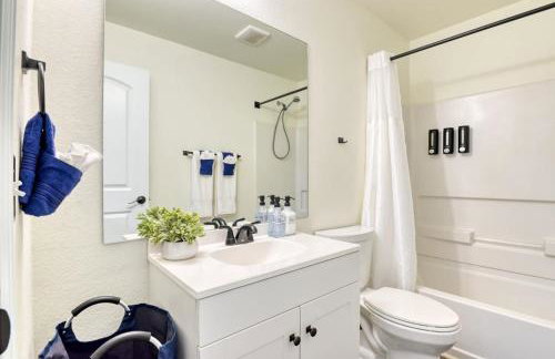 FlightDeck HotTub Fireplace NearAirport FamilyHome - Foto 34