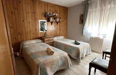 Amplio y Comodo Chalet en Zaragoza con pistas de tenis - Foto 10