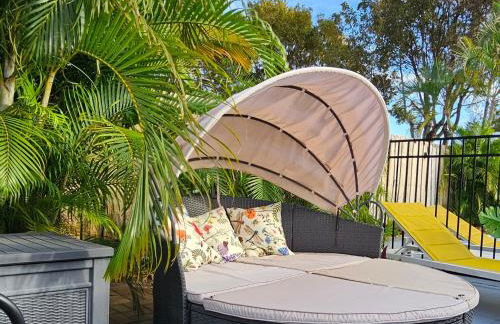 Prime Location Gateway with Pool & Patios, Near Beaches, Groceries and Restaurants - Photo 13