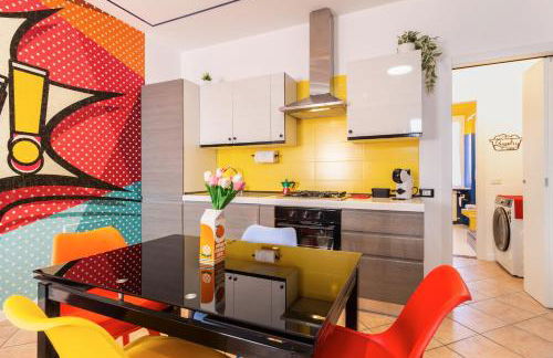 Black & White or Pop Art - Design Apartments with Parking & WiFi - Photo 47