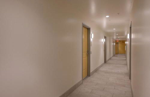 Bright Top Floor-Elevator-Walk Downtown-Laundry - Foto 47