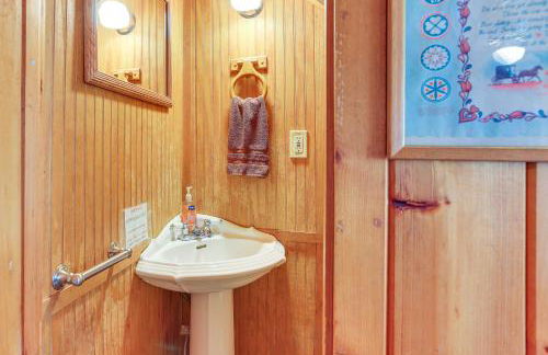 Huge Waterfront Home with Dock on Lake Wallenpaupack - Foto 11