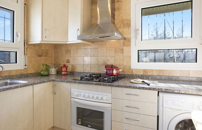 Serene Villa in Lloret de Mar With Private Swimming Pool - Photo 2