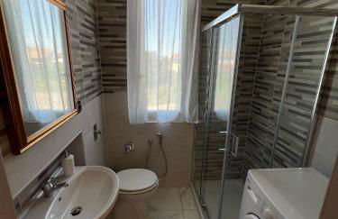 Little House - Photo 12