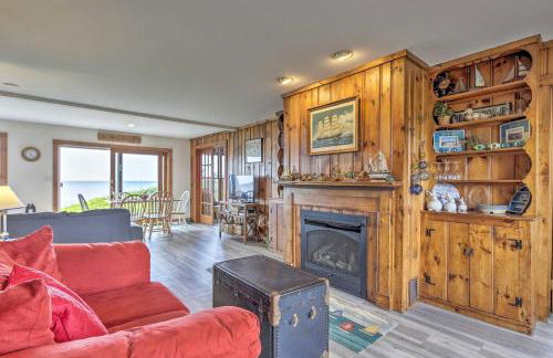 Oceanfront Gem with Sunroom and Fireplace in Cape Cod - Foto 1