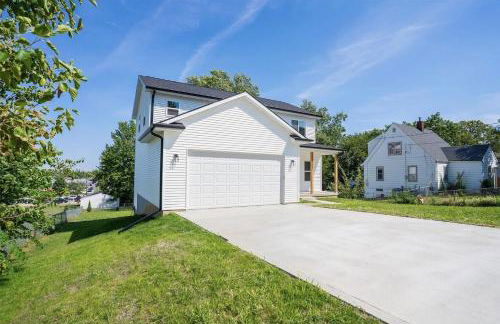 Modern Farmhouse Retreat in Urbandale - Foto 1