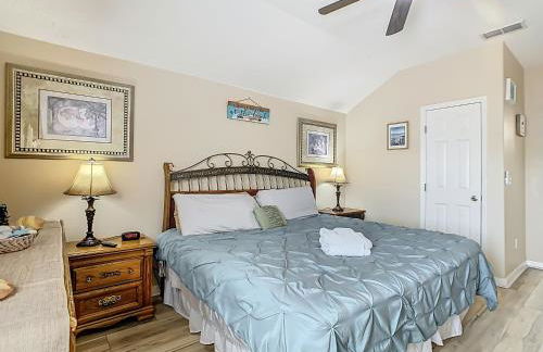 Spacious retreat w pool & game room - Foto 37