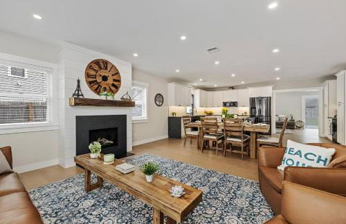 Renovated & Sophisticated Home Near Beach & Shops! - Photo 19