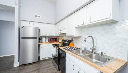 ROKU TVs - Washer & Dryer - QueenBeds - GroupStay - Foto 2, stove, dishwasher, pet friendly, toaster