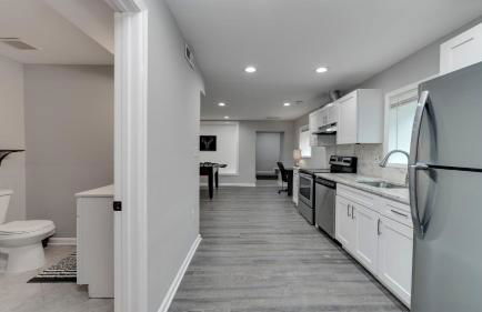 Stylish 3BR 3BA Colonial House by CozySuites - Foto 30