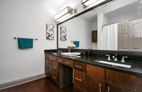 Skyline King Beds Retreat 2BR 2BA Near NRG Medical Center Galleria Mall - Foto 11